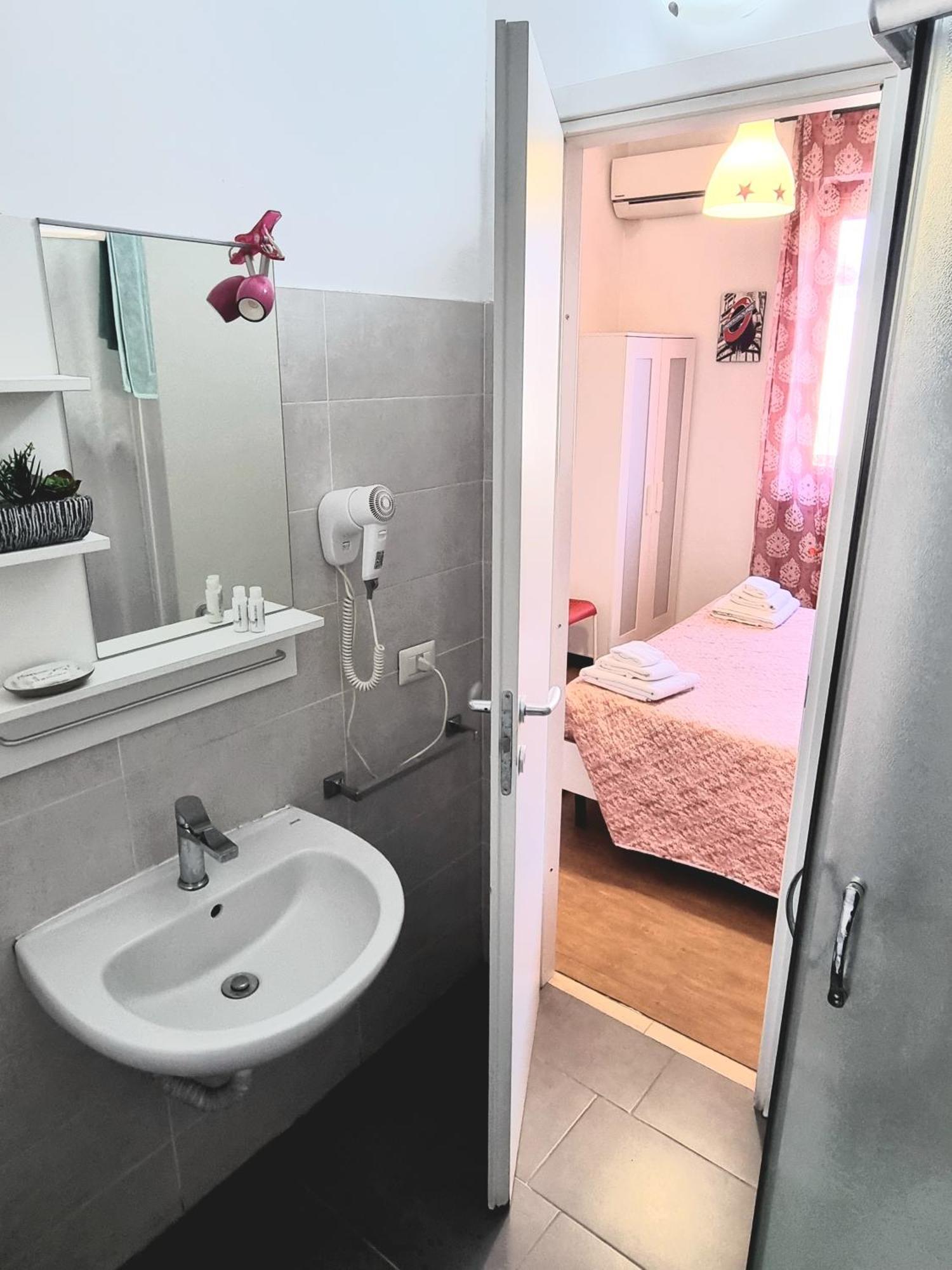 B&B Italo House Opera Szoba fotó