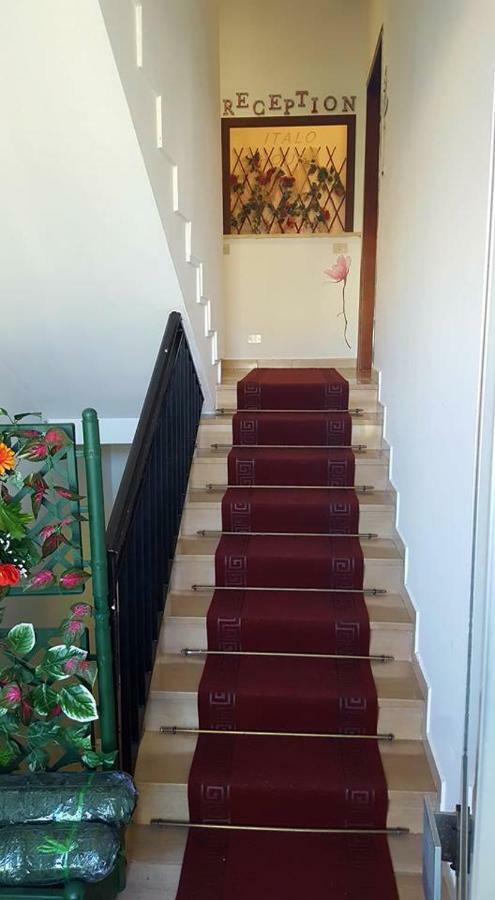 B&B Italo House Opera Kültér fotó